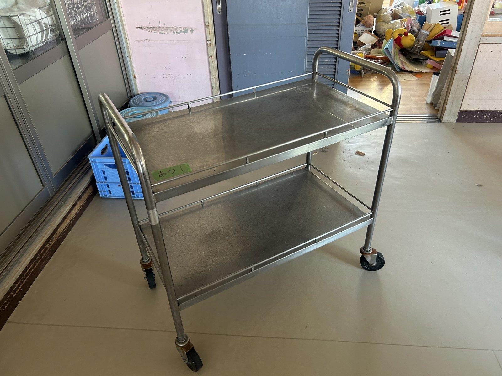 配膳用ワゴン(3台)【売却区分番号:R8-16】