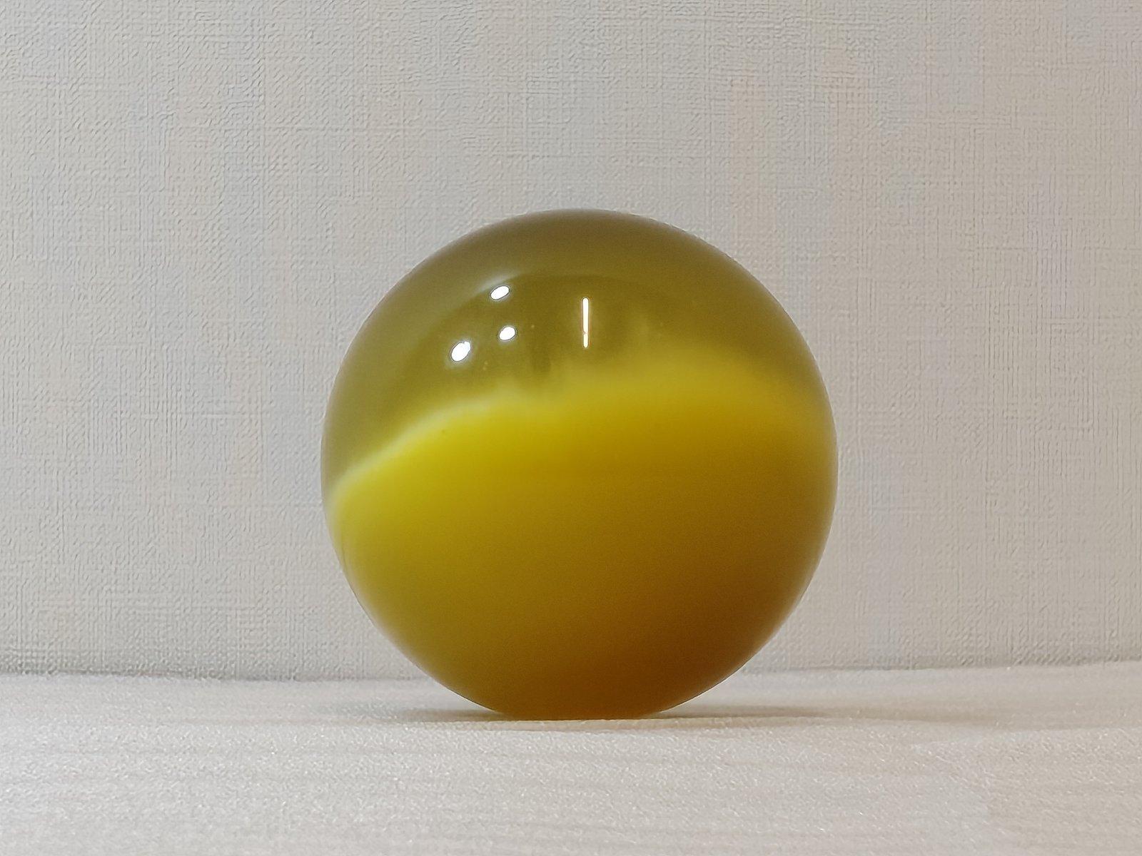 ガラス製置物(球形)黄色 直径8cm