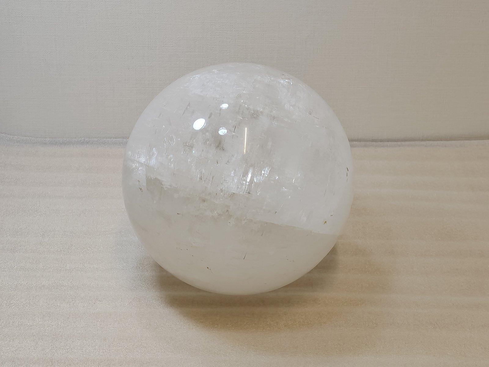 ガラス製置物(球形) 白 直径15cm