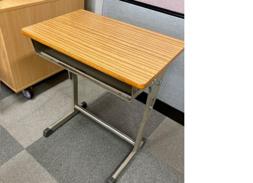 【現地引渡しのみ】学校机(1台)